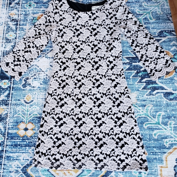 Black and white lace pattern dress or tunic - Picture 1 of 8